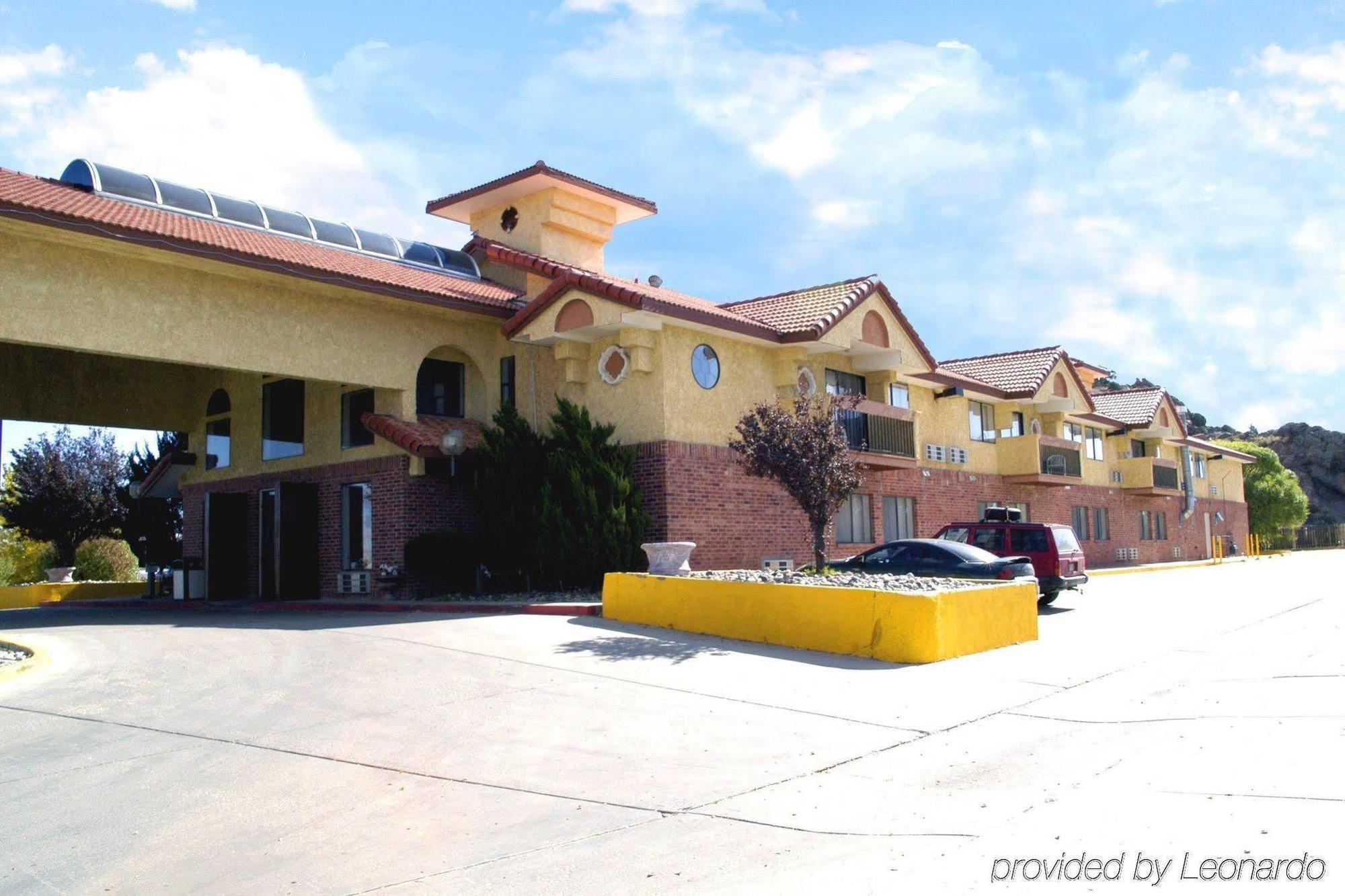 Days Inn & Suites By Wyndham Red Rock-Gallup Eksteriør billede